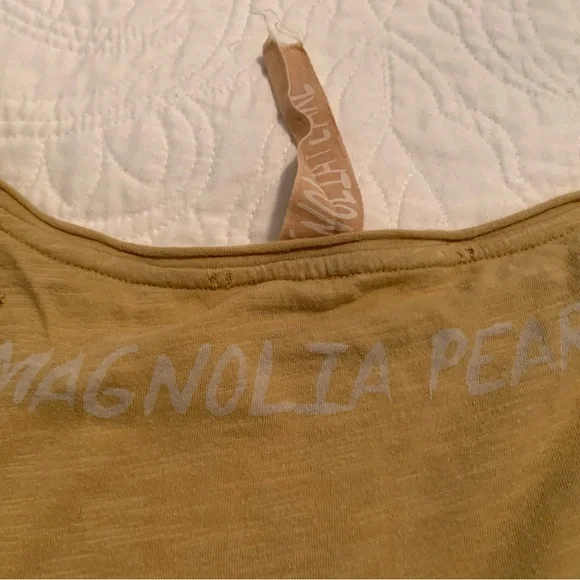 Magnolia Pearl Short Sleeve Gold T with Star Imprint - Picture 2 of 6